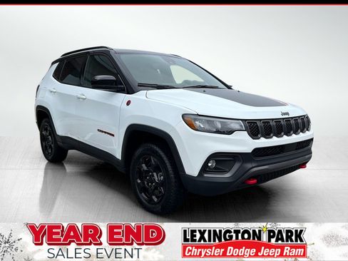 Used 2023 Jeep Compass Trailhawk image 1