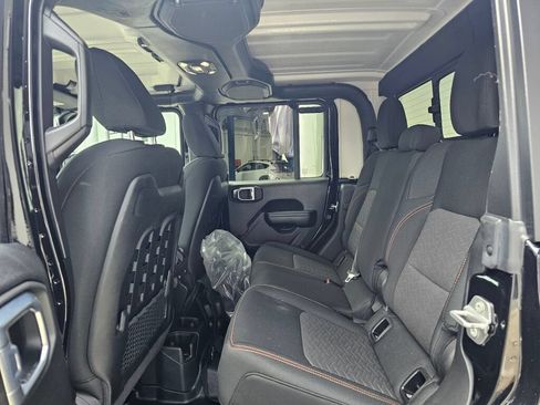 Used 2021 Jeep Gladiator Mojave w/ Cold Weather Group AWD/4WD image 16