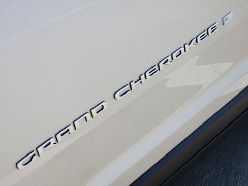New 2026 Jeep Grand Cherokee Limited AWD/4WD image 7