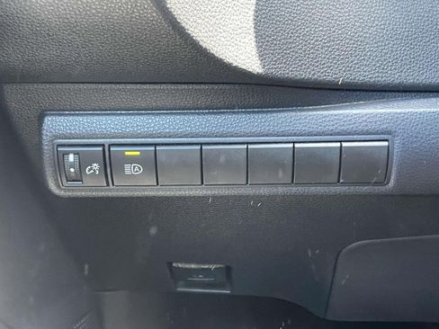 Used 2021 Toyota Corolla LE FWD image 18