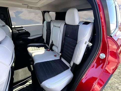 New 2026 Mitsubishi Outlander FWD image 10