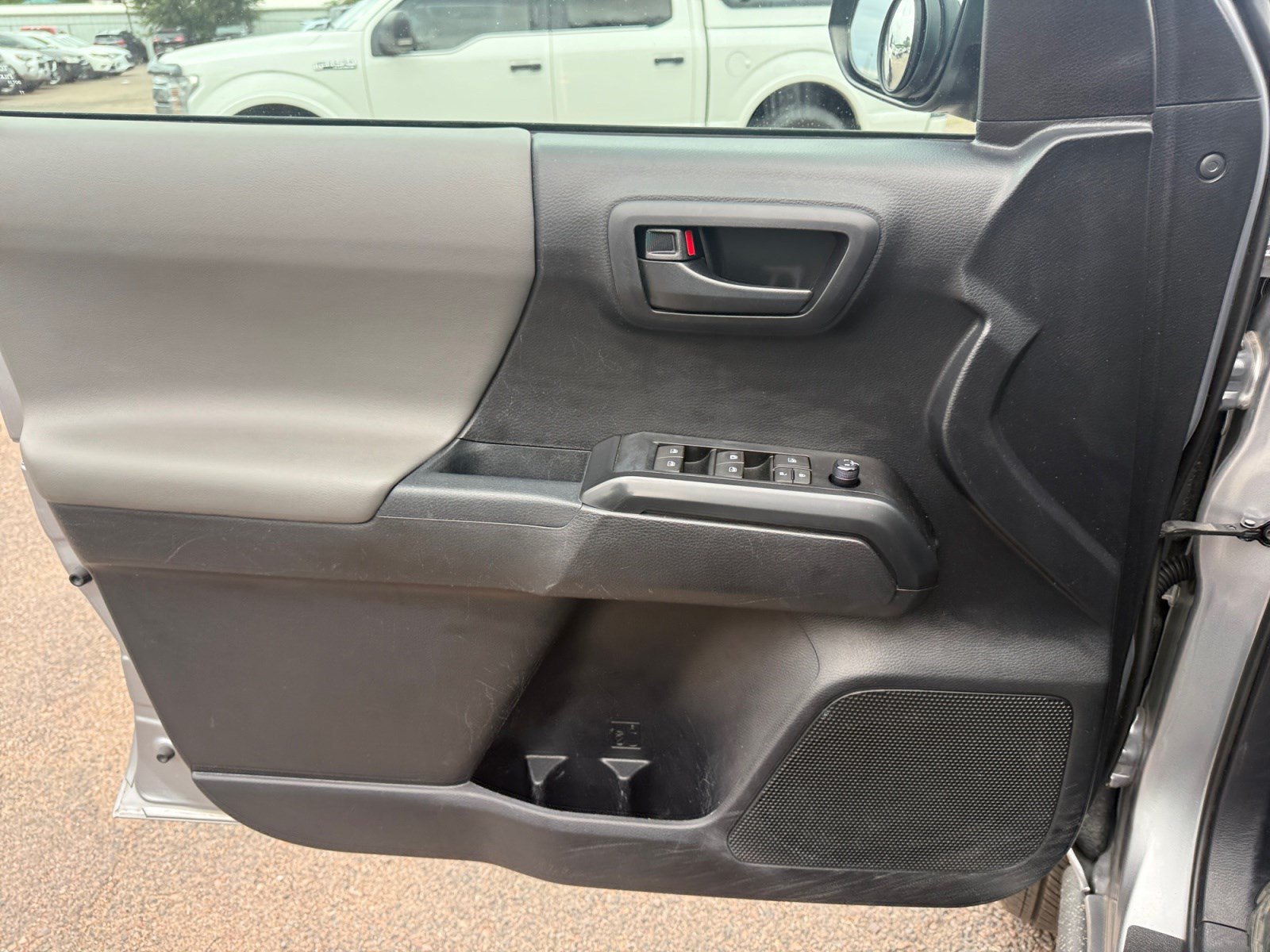 Used 2021 Toyota Tacoma SR AWD/4WD image 13