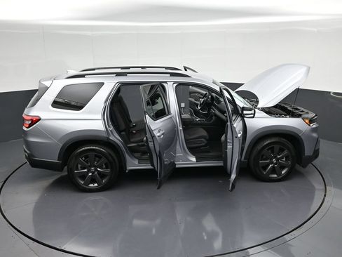 Used 2025 Honda Pilot Sport image 37