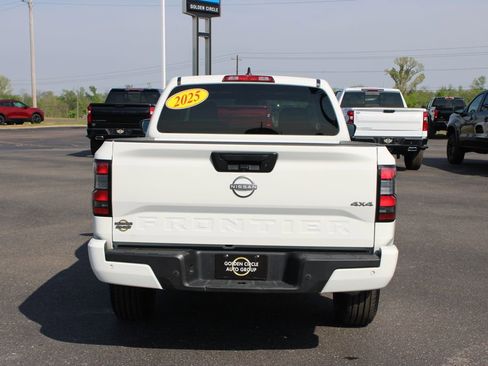 Used 2025 Nissan Frontier SV AWD/4WD image 8