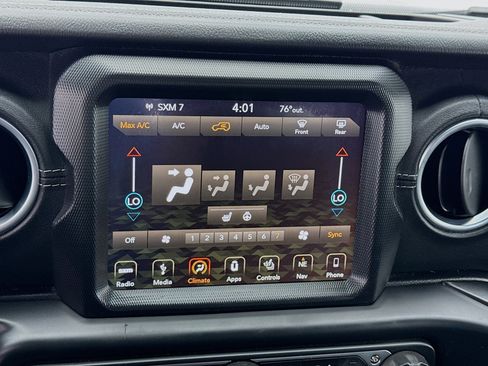 Used 2018 Jeep Wrangler Unlimited Sahara AWD/4WD image 12