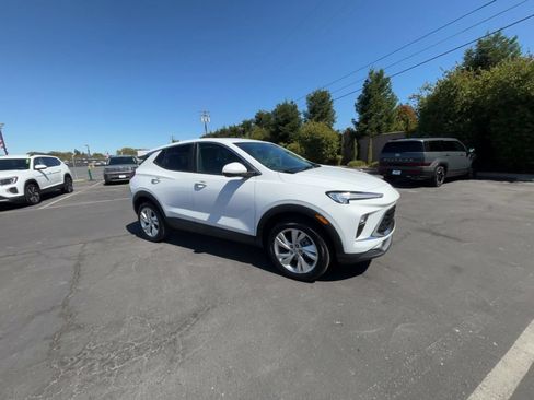 Used 2025 Buick Encore GX Preferred AWD/4WD image 2