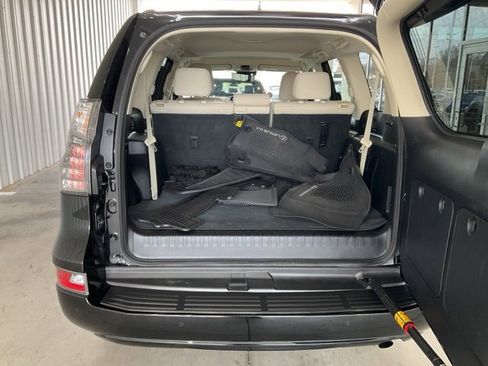 Used 2023 Lexus GX 460 Premium w/ Premium Package image 22
