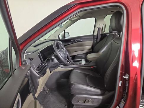 Certified 2025 Kia Carnival FWD image 10
