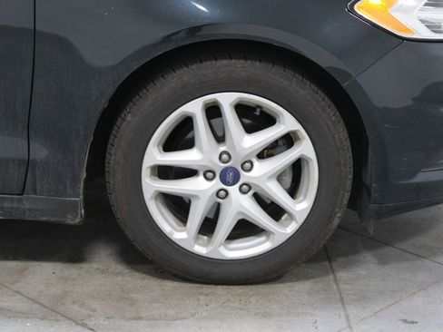 Used 2014 Ford Fusion SE FWD image 12