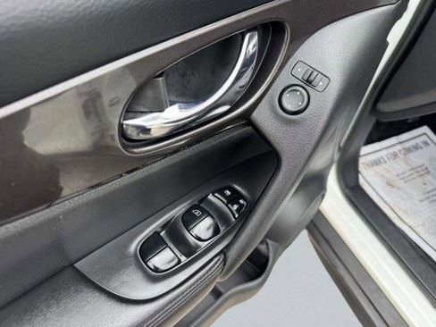 Used 2019 Nissan Rogue SV FWD image 21