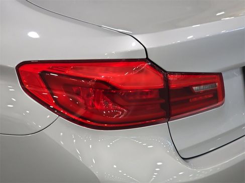 Used 2019 BMW 540i w/ Convenience Package image 32