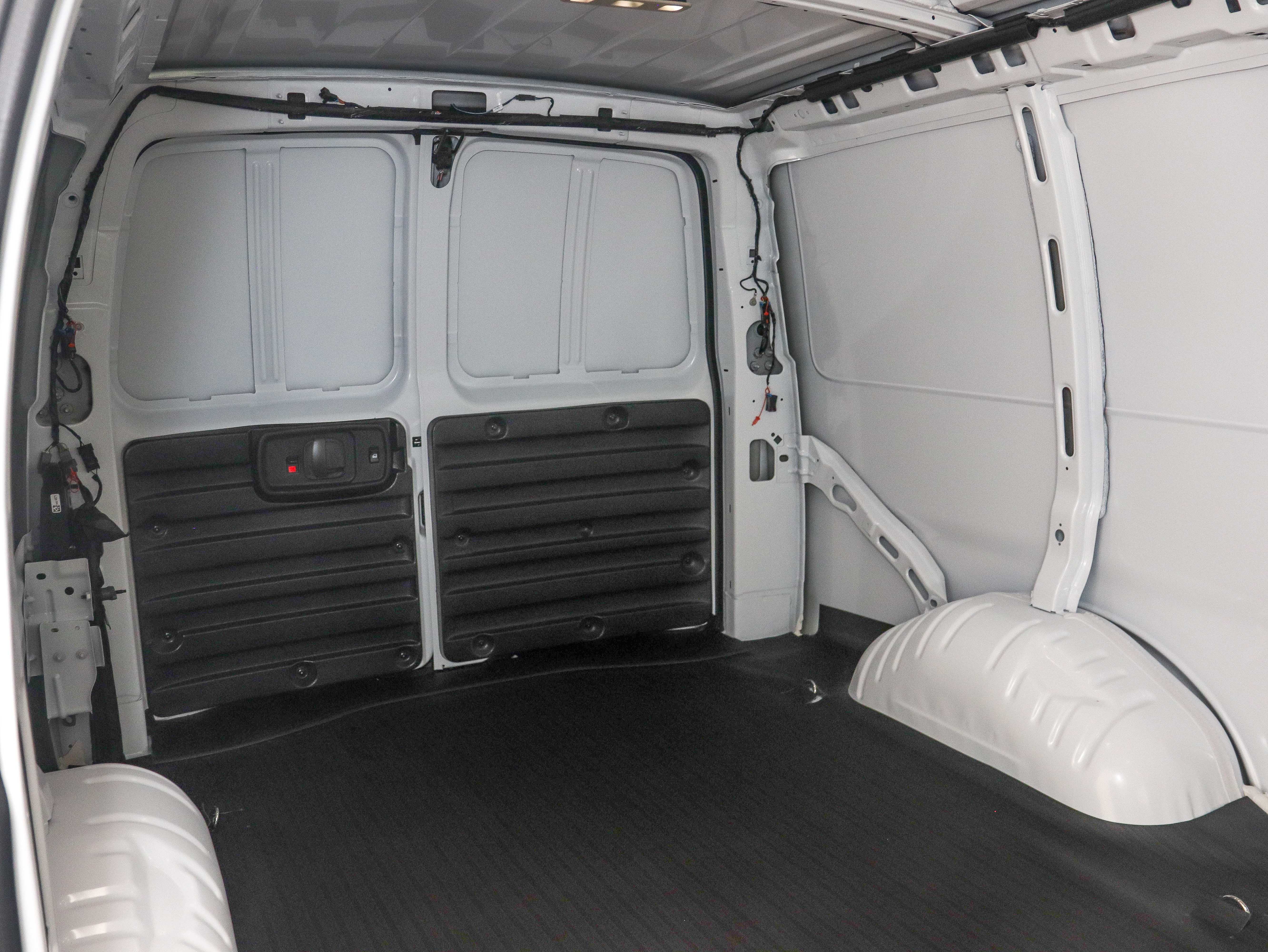 Used 2026 Chevrolet Express 3500 w/ Driver Convenience Package RWD image 15