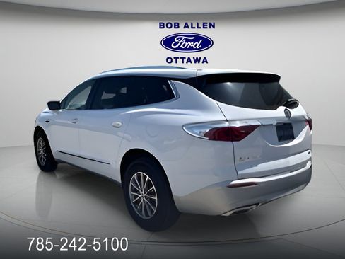 Used 2024 Buick Enclave Premium image 3