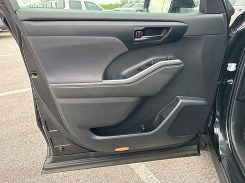 Used 2024 Toyota Highlander LE image 10