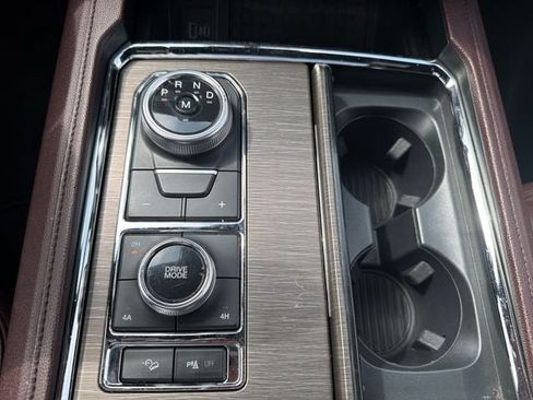 Used 2024 Ford Expedition Limited AWD/4WD image 9