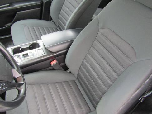 Used 2018 Ford Fusion SE image 18