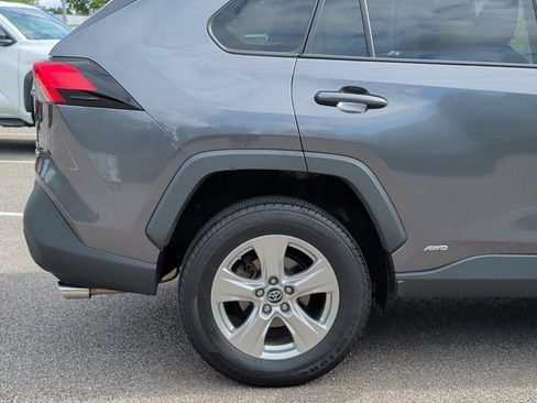 Used 2021 Toyota RAV4 LE AWD/4WD image 9