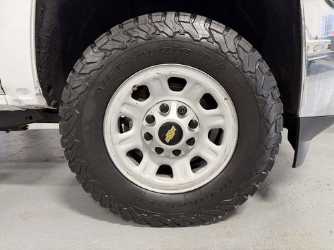 Used 2015 Chevrolet Silverado 3500 W/T w/ Snow Plow Prep Package image 2