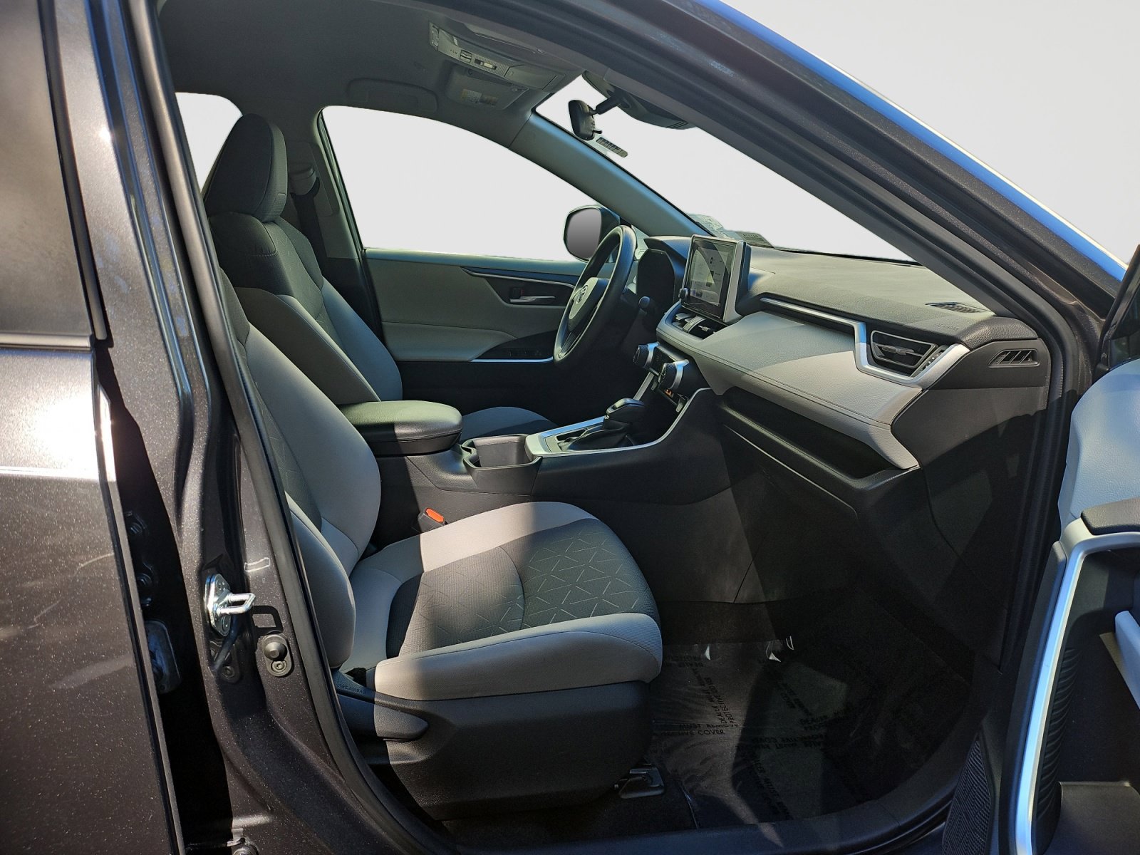 Used 2023 Toyota RAV4 XLE FWD image 17