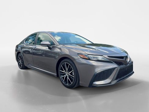 Used 2021 Toyota Camry SE w/ Convenience Package FWD image 8