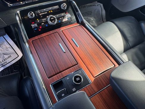 Used 2023 Lincoln Navigator Reserve image 17