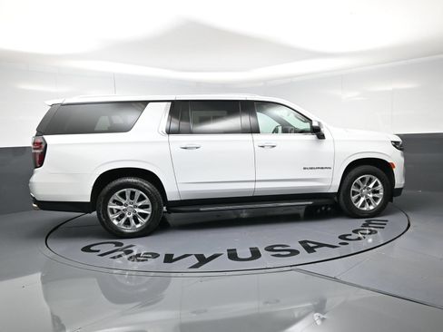 Used 2022 Chevrolet Suburban Premier RWD image 10