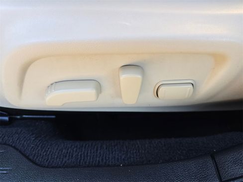 Used 2017 Subaru Legacy 3.6R Limited image 21