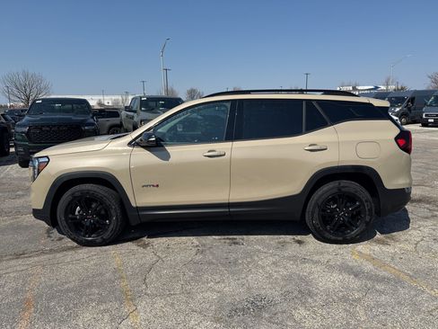 Used 2022 GMC Terrain AT4 image 9