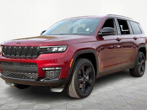 Used 2025 Jeep Grand Cherokee L Limited w/ Luxury Tech Group II image 3
