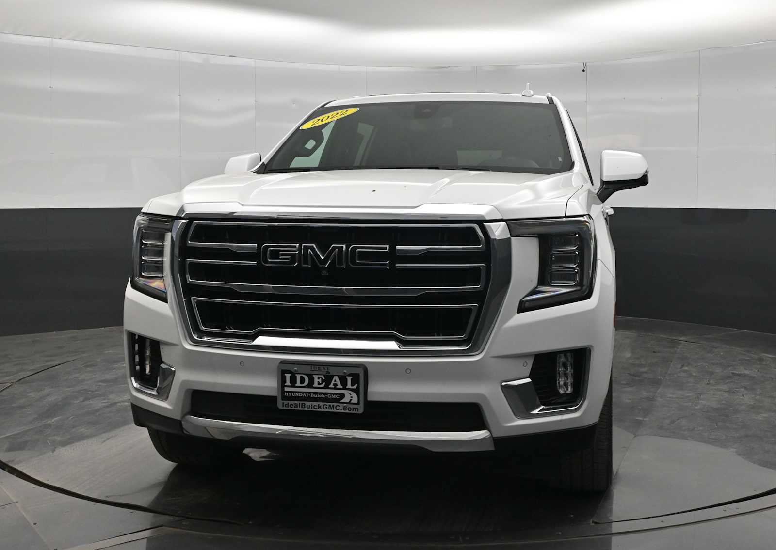 Used 2022 GMC Yukon XL SLT w/ SLT Premium Package AWD/4WD image 3
