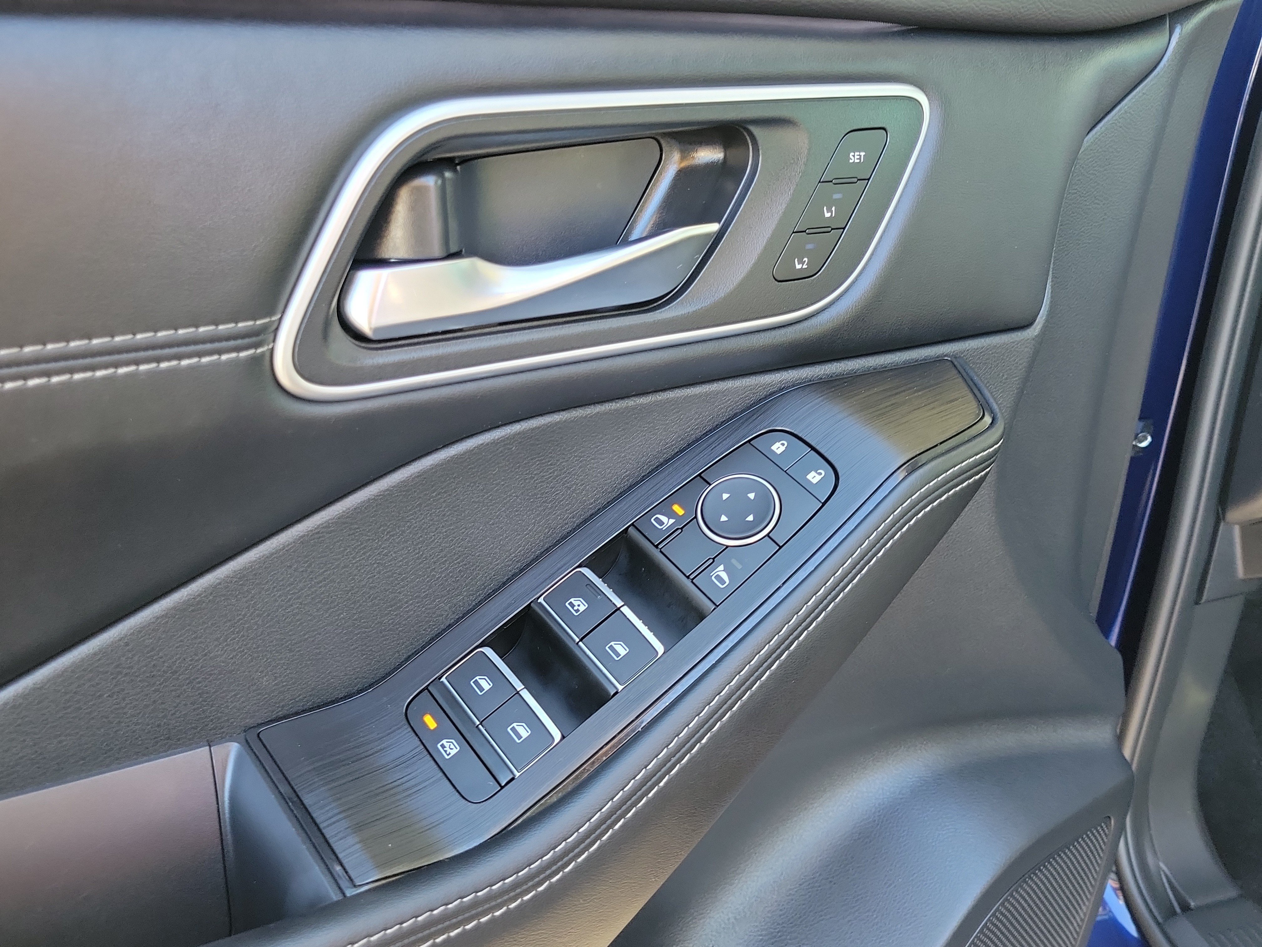 Certified 2025 Nissan Rogue Platinum w/ Platinum Premium Package FWD image 16