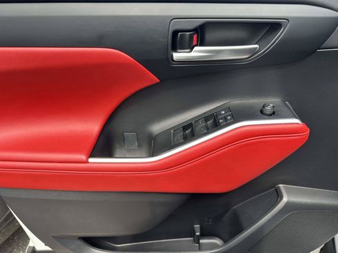 Used 2022 Toyota Highlander XSE FWD image 19