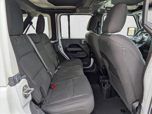 Used 2019 Jeep Wrangler Unlimited Sahara AWD/4WD image 18