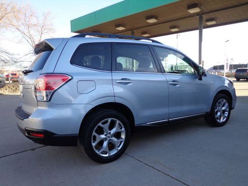 Used 2017 Subaru Forester 2.5i Touring image 4