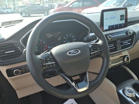 Used 2022 Ford Escape SE w/ Cold Weather Package image 8