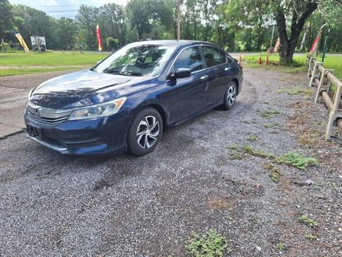 Used 2017 Honda Accord LX image 2