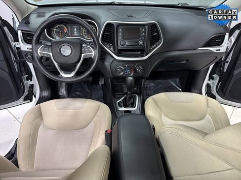 Used 2016 Jeep Cherokee Sport image 10