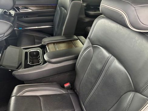Used 2023 Jeep Grand Wagoneer Series II AWD/4WD image 26