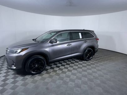 Used 2019 Toyota Highlander SE