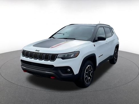 Used 2025 Jeep Compass Trailhawk image 7