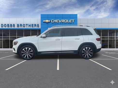 Used 2023 Mercedes-Benz GLB 250 image 2