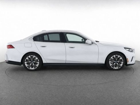 Used 2026 BMW 530i RWD image 2