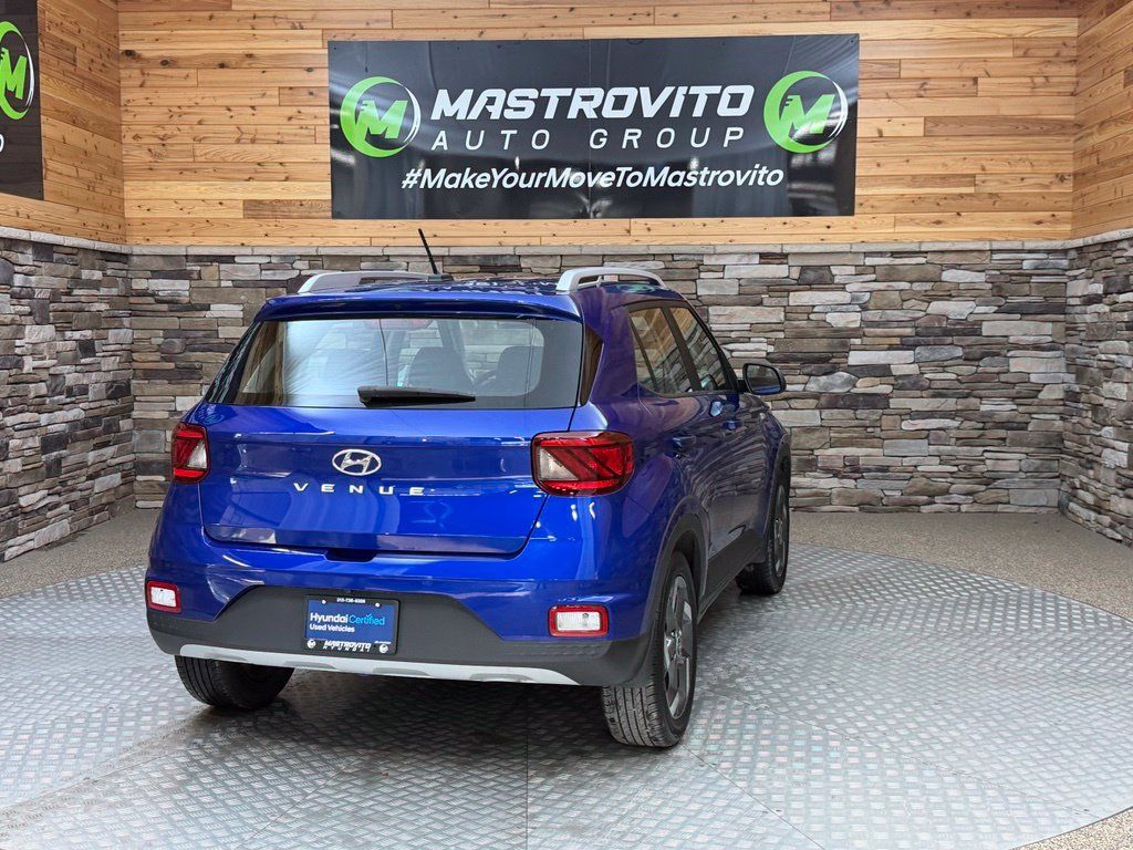 Used 2024 Hyundai Venue SEL FWD image 17