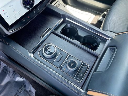 Used 2022 Ford Expedition Platinum image 17