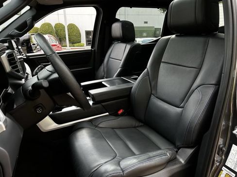 Used 2024 Toyota Tundra Platinum AWD/4WD image 31