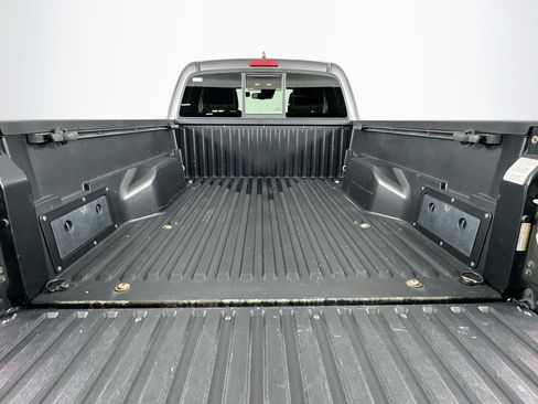 Used 2018 Toyota Tacoma SR5 RWD image 27