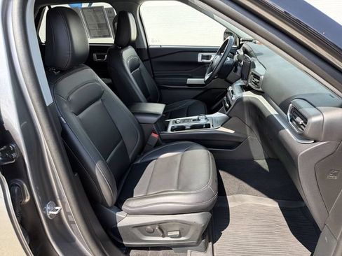 Used 2023 Ford Explorer XLT w/ Equipment Group 202A AWD/4WD image 27
