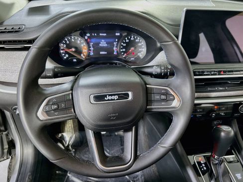 Used 2022 Jeep Compass Latitude AWD/4WD image 11
