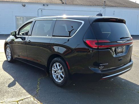 Used 2024 Chrysler Pacifica Touring-L FWD image 22