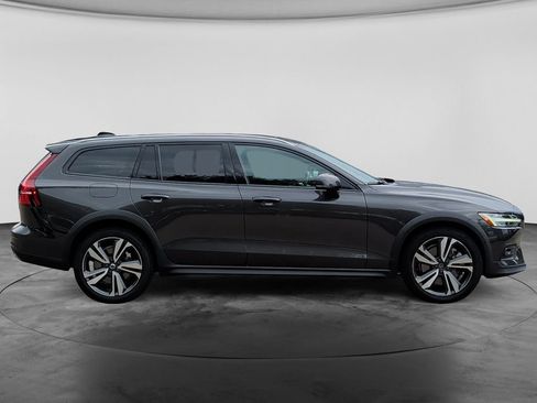 Used 2025 Volvo V60 B5 Cross Country Plus AWD/4WD image 8